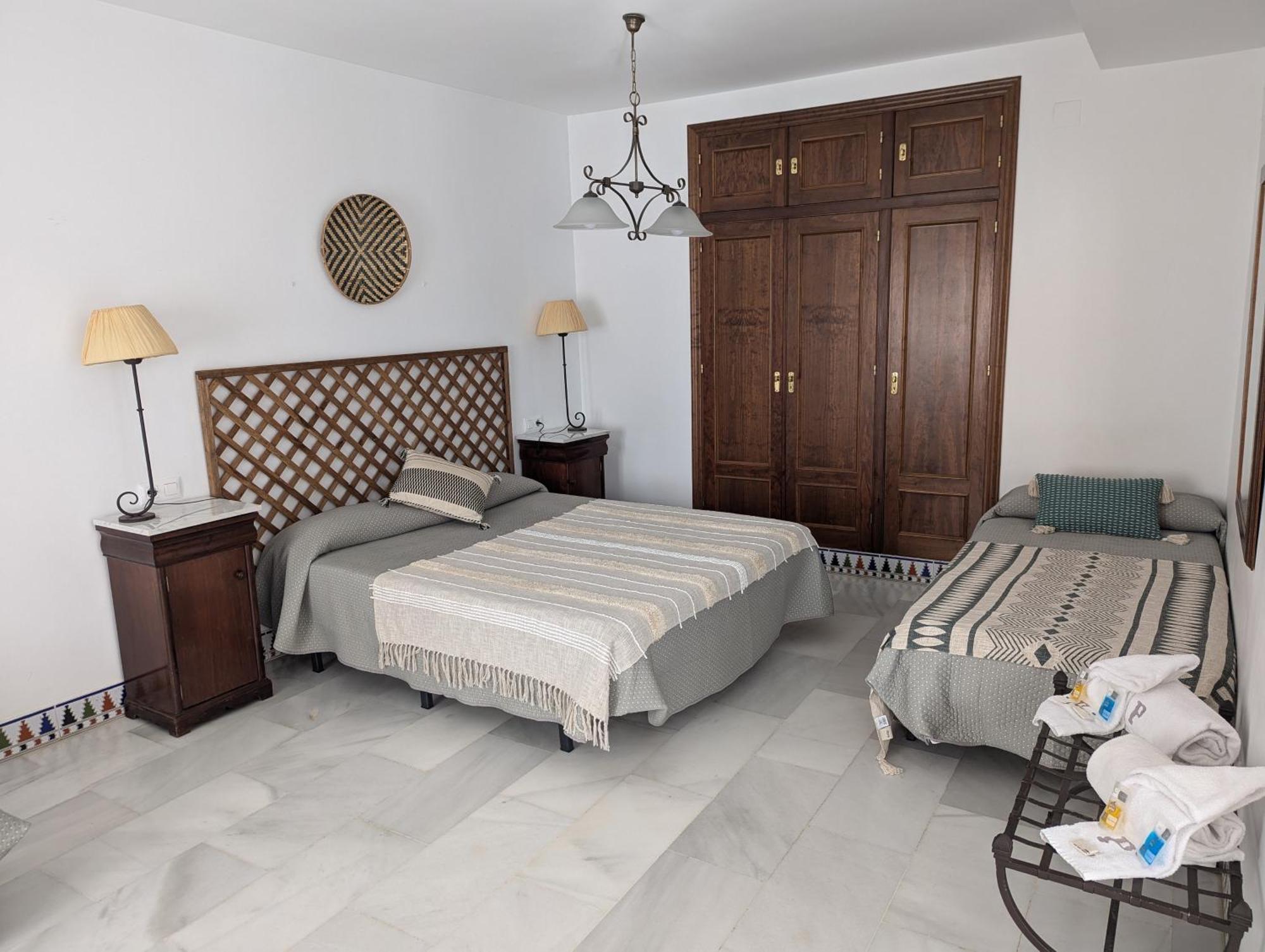 Apartamentos Plaza Cordova Esterno foto